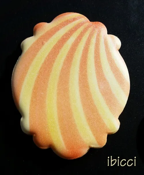 ibicci cookie using the Fading  Sunrays stencil up side down (WIP)